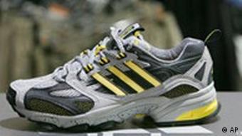 Adidas compra a su rival Reebok | | DW | 03.08.2005