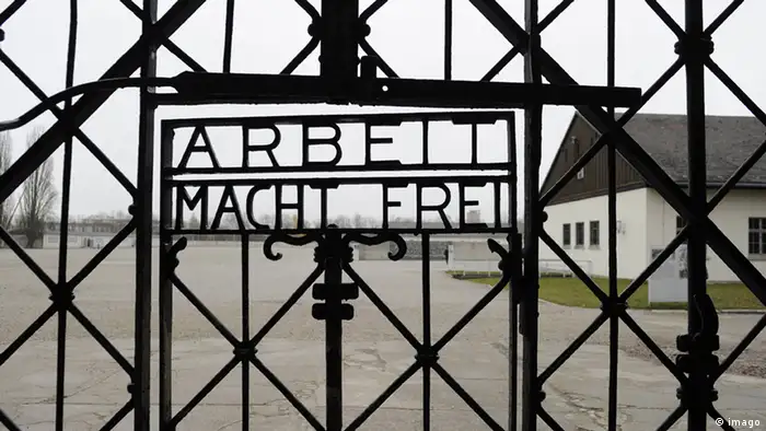 KZ Dachau Eingangstor (imago)