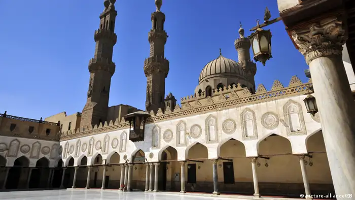 Innenhof der Al Azhar Moschee in Kairo, aufgenommen am 15.10.2008. Die Al Azhar-Moschee gilt weltweit als das geistige Zentrum der sunnitischen Ausrichtung des Islam. Foto: Matthias Toedt +++(c) dpa - Report+++