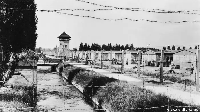 KZ Dachau Wachturm B 29.04.1945 (picture-alliance/dpa)