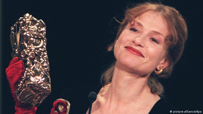 Η Ιζαμπέλ Υπέρ με το βραβείο César