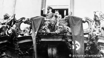 Nationalsozialismus Adolf Hitler Menge Menschenmenge Hitlergruß