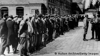 Appell im KZ Oranienburg: Hier hielten die Nationalsozialisten viele ihrer Gegner gefangen (Foto: Getty Images)