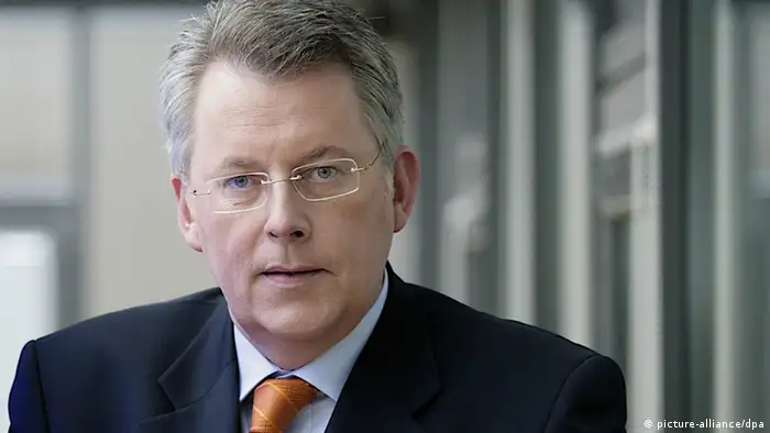 Peter Limbourg, derzeitiger Informationsdirektor von ProSiebenSat.1 TV Deutschland, wird neuer Intendant der Deutschen Welle und Nachfolger von Erik Bettermann, dessen Amtszeit am 30. September endet.