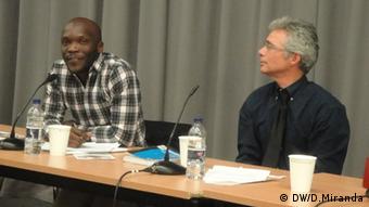 Stéphane Djedje com Marc Epprecht, professor canadiano de estudos de desenvolvimento numa conferência da Sociedade Real Africana, em Londres
