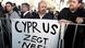 Demonstrant mit Banner "Zypern sagt Nein" (Foto: AP/Petros Giannakouris) Demonstrant mit Banner "Zypern sagt Nein" (Foto: AP/Petros Giannakouris)