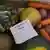 Zertifiziertes Bio-Obst und -Gemüse in einem Korb (Foto: DW/Ludger Schadomsky)