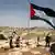 Flagge der Palästinenser wird bei Maale Adumim gehisst (Foto: AFP PHOTO/ ABBAS MOMANI (Photo credit should read ABBAS MOMANI/AFP/Getty Images)