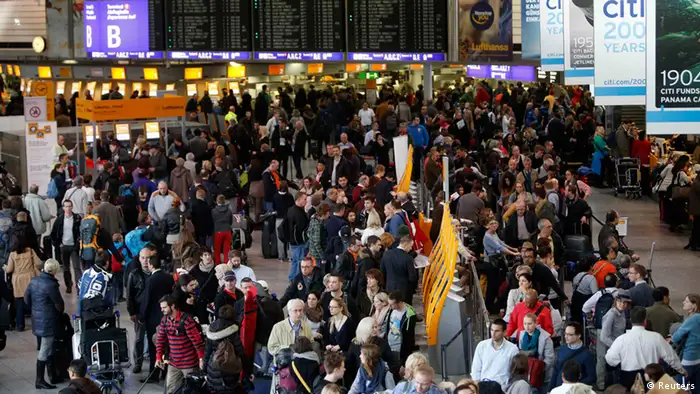 A general view of a departure hall as people queue during a five-hour warning strike by employees of German air carrier Lufthansa, following a pay dispute, represented by German united services union Ver.di at the Fraport airport in Frankfurt March 21, 2013. Lufthansa has had to cancel almost 700 flights as workers went on strike early on Thursday to put pressure on the German airline ahead of a new round of wage talks on Friday. REUTERS/Lisi Niesner (GERMANY - Tags: BUSINESS TRANSPORT CIVIL UNREST)