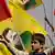 Demonstratanten mit kurdischen Flaggen REUTERS/Umit Bektas
