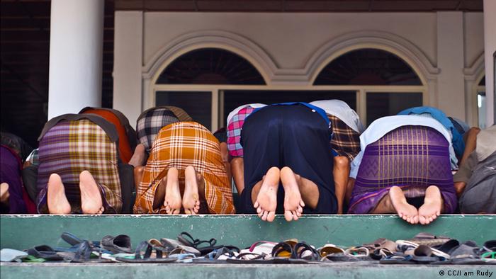 Muslim men praying