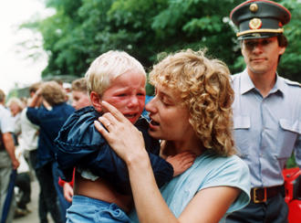 DDR-Bürgerin und Kind nach der Flucht