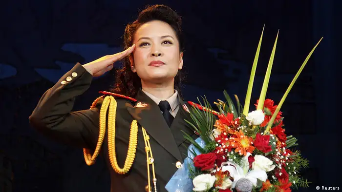 China's new first lady and singer Peng Liyuan salutes during a performance for a People's Liberation Army's unit in Luoyang, Henan province October 20, 2004. Peng is best known in China as a singer, and for many years was arguably better known and certainly more popular than her husband who is China's President Xi Jinping. Picture taken October 20, 2004. REUTERS/Stringer (CHINA - Tags: ENTERTAINMENT POLITICS) CHINA OUT. NO COMMERCIAL OR EDITORIAL SALES IN CHINA