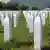 Grabsteinen der Potocari Gedenkstätte für den Völkermord in Srebrenica. Rund 8000 männliche Muslime wurden am 11.07.1995 in Srebrenica von bosnisch-serbischen Truppen ermordet, obwohl die Stadt UN-Schutzzone war. Foto: Thomas Brey (zu dpa Themenpaket Srebrenica)