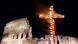 Ein Kreuz vor dem Kolosseum in Rom (Foto: Reuters) Ein Kreuz vor dem Kolosseum in Rom (Foto: Reuters)
