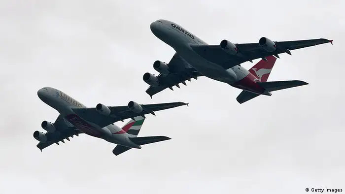Airbus A380 von Qantas und Emirates über Sydney