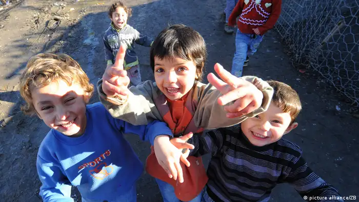 Roma-Kinder in einem Flüchtlingslager