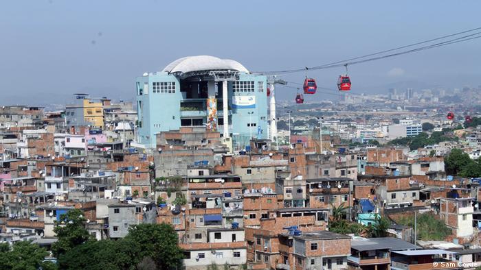 Rio Tackles Favelas Transportation Problems Globalization Dw 30 04 13