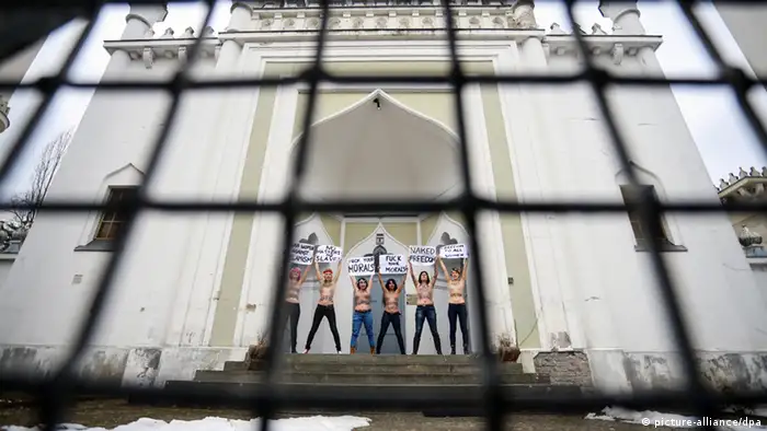 Frauenrechtsgruppe Femen Protest in Berlin für Amina Tyler