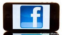 Facebook Handy Smartphone Symbolbild