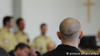 Der Angeklagte Neonazi Manfred B. im Gerichtssaal des Landgerichts in Regensburg (Foto: dpa)