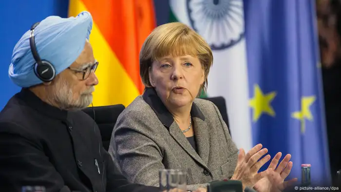 Bundeskanzlerin Angela Merkel (CDU) und Indiens Premierminister Manmohan Singh geben am 11.04.2013 eine Pressekonferenz im Kanzleramt in Berlin. Die Regierungen der beiden Länder kommen in Berlin für zwei Tage zu Konsultationen zusammen. Foto: Hannibal/dpa pixel