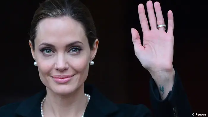 US actress and humanitarian campaigner Angelina Jolie leaves a G8 Foreign Ministers Meeting in London April 11, 2013. REUTERS/Toby Melville (BRITAIN - Tags: POLITICS ENTERTAINMENT HEALTH)
