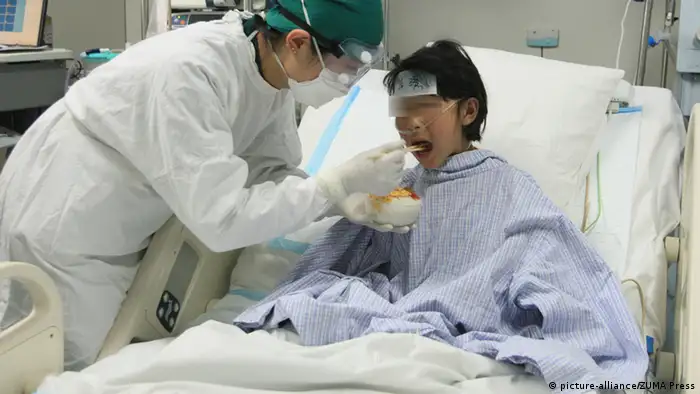 BEIJING, April 13, 2013 A medical worker feeds a seven-year-old girl infected with the H7N9 strain of bird flu at the Beijing Ditan Hospital in Beijing, capital of China, April 12, 2013. This was the first case of H7N9 infection in the Chinese capital. The child is in stable condition, and two people who have had close contact with the child have not shown any flu symptoms