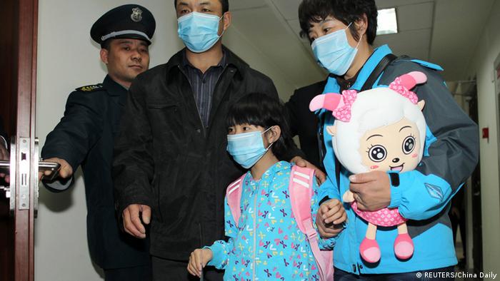 Esta niña fue la primera infectada con la cepa H7N9 en la capital china en 2013.