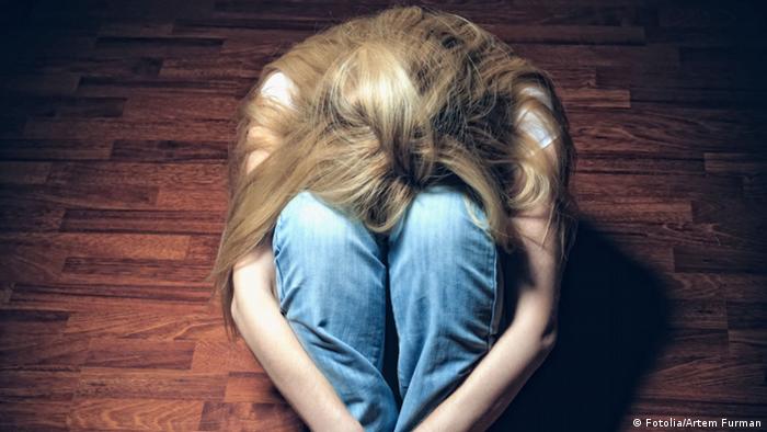 Symbolbild Menschenhandel Zwangsprostitution häusliche Gewalt (Fotolia/Artem Furman)