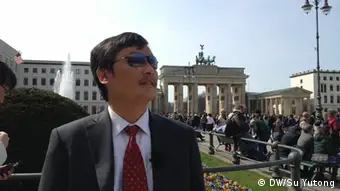 Chen Guangcheng vor dem Brandenburger Tor