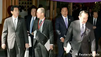 Besuch japanischer Abgeordneten zum Yasukuni-Schrein in Tokio