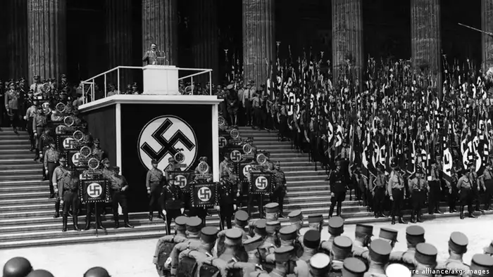 Hitler Rede Berlin 1. Mai 1936 (picture alliance/akg-images)