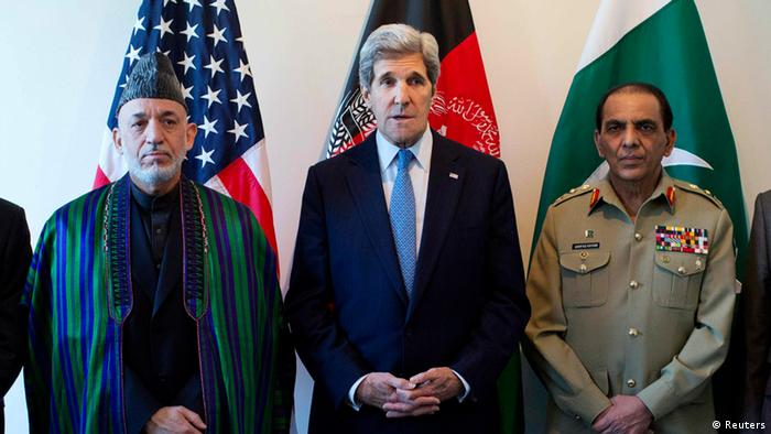 US Secretary of State John Kerry (C) makes a statement before meeting with Afghan President Hamid Karzai (L) and Pakistani Army Chief General Ashfaq Parvez Kayani in Brussels April 24, 2013 (Photo: REUTERS/Evan Vucci/Pool)