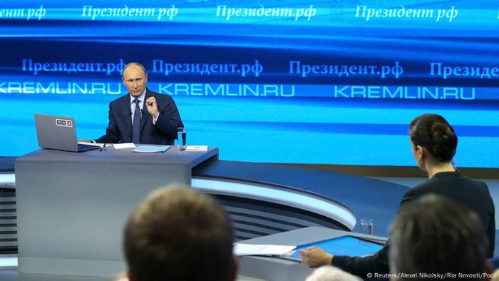 Wladimir Putin während der mehrstündigen Fragestunde im russischen Fernsehen (Foto: reuters)