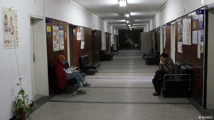 Пациенти, които чакат за преглед в болница