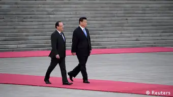 Chinese President Xi Jinping (R) escorts French President Francois Hollande (L) as they prepare to review an honour guard outside the Great Hall of the People in Beijing April 25, 2013. Hollande is on a two-day state visit. REUTERS/Mark Ralston/Pool (CHINA - Tags: POLITICS)