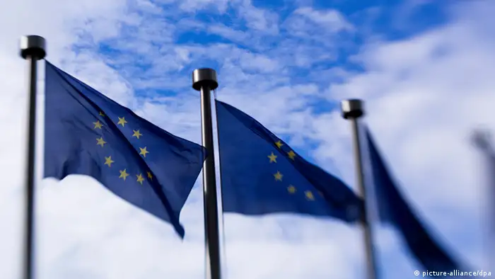 Symbolbild Europa Fahne unscharf