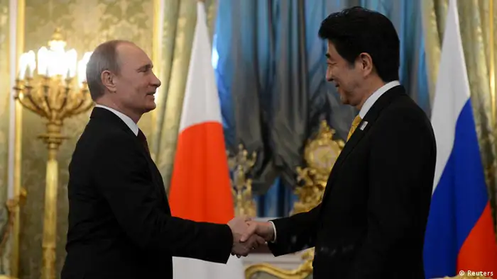 Russia's President Vladimir Putin (L) shakes hands with Japan's Prime Minister Shinzo Abe during a meeting at the Kremlin in Moscow April 29, 2013. Abe hopes talks with Putin on Monday will revive efforts to end a territorial dispute that has prevented the nations signing a treaty to end World War Two. REUTERS/Kirill Kudryavtsev/Pool (RUSSIA - Tags: POLITICS)