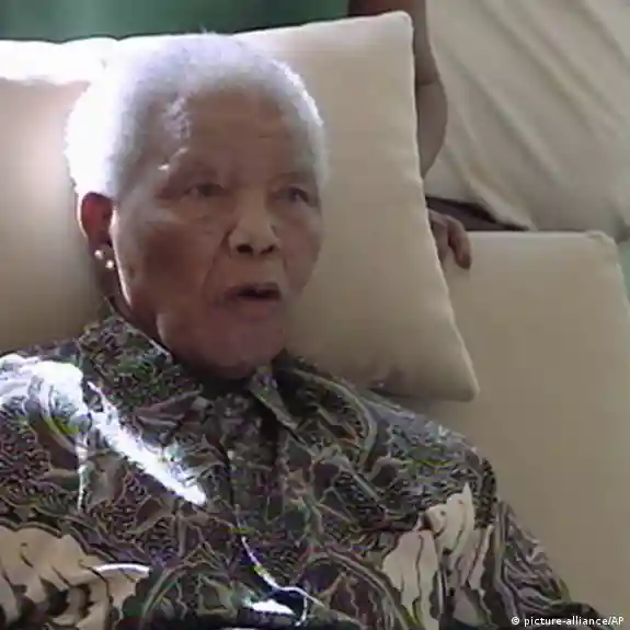Nelson Mandela being kept in sterile environment at home under