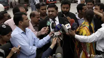 Prosecutor Chaudhry Zulfikar talks to journalists outside the anti-terrorism court (ATC) in Rawalpindi, in this file picture taken April 26, 2013. Zulfikar, the prosecutor investigating the 2007 assassination of former Pakistani Prime Minister Benazir Bhutto, one of the most shocking events in Pakistan's turbulent history, was shot dead on May 3, 2013, police sources said. Gunmen on a motorcycle pumped 12 bullets into Zulfikar as he left his home in Islamabad, the sources said. Picture taken April 26, 2013. REUTERS/Faisal Mahmood/Files (PAKISTAN - Tags: POLITICS CRIME LAW)