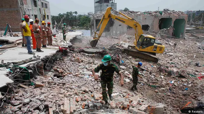 Rescue workers attempt to find survivors from the rubble of the collapsed Rana Plaza building in Savar, around 30 km (19 miles) outside Dhaka May 4, 2013. Bangladesh urged the European Union not to take tough measures against its economically crucial textile industry in response to the collapse of a garment factory that killed nearly 550 people. REUTERS/Andrew Biraj (BANGLADESH - Tags: DISASTER BUSINESS EMPLOYMENT)