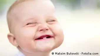 Ein lächelndes Baby