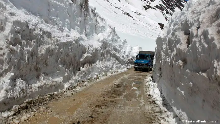 A vehicle plies between walls of snow after the Srinagar-Leh highway opened to traffic in Zojila, 108 km (67 miles) east of Srinagar April 6, 2013. The 443 km-long highway was opened by Indian army authorities for traffic on Saturday after remaining snowbound at Zojila Pass, 3,530 metres (11,581 feet) above sea level, for the past six months. The pass connects Kashmir with the Buddhist-dominated Ladakh region, a tourist destination known for its monasteries, landscapes and mountains. REUTERS/Danish Ismail (INDIAN-ADMINISTERED KASHMIR - Tags: ENVIRONMENT TRANSPORT TRAVEL)