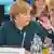 Bundeskanzlerin Merkel bei einer Diskussionsrunde mit weiblichen Führungskräften (Foto: dpa)