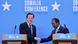 Der britische Premier David Cameron (l) und der somalische Präsident Hassan Sheikh Mohamud (r) schütteln sich die Hände auf dem Somalia-Gipfel in London (Foto: AFP) Der britische Premier David Cameron (l) und der somalische Präsident Hassan Sheikh Mohamud (r) schütteln sich die Hände auf dem Somalia-Gipfel in London (Foto: AFP)