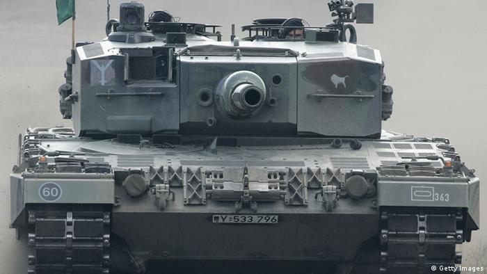 Kampfpanzer Leopard 2 in Frontansicht - Foto: Ralph Orlowski
