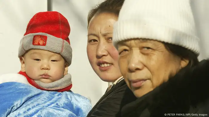 Drei Generationen: Großmutter, Mutter und Kind in Beijing, China (Foto: AFP/Getty Images)