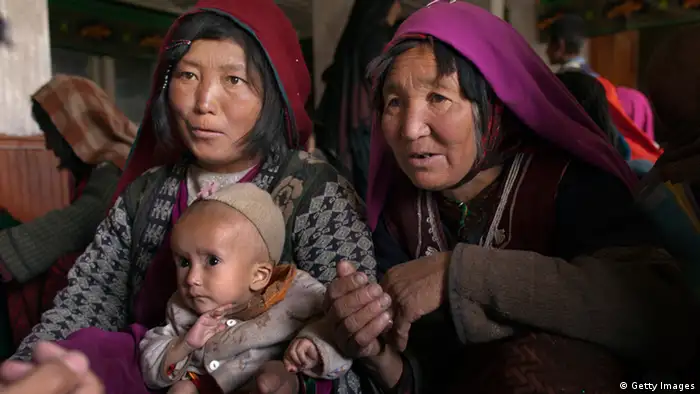 Mütter in einer mobilen Gesundheitsstation in Afghanistan (Foto: Getty Images)