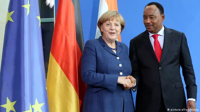 Angela Merkel reçoit le président nigérien Mahamadou Issoufou, en mai 2013 à Berlin